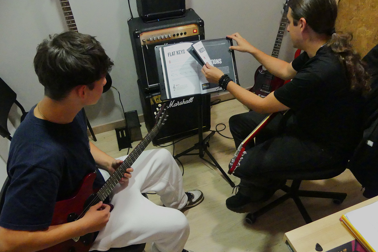 Curs guitarra electrica andorra